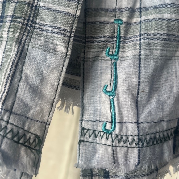 Embroidered button down🦋❤️ - Picture 4 of 13